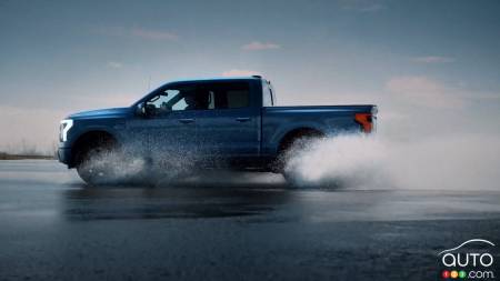 Ford F-150 Lightning 2022, profil